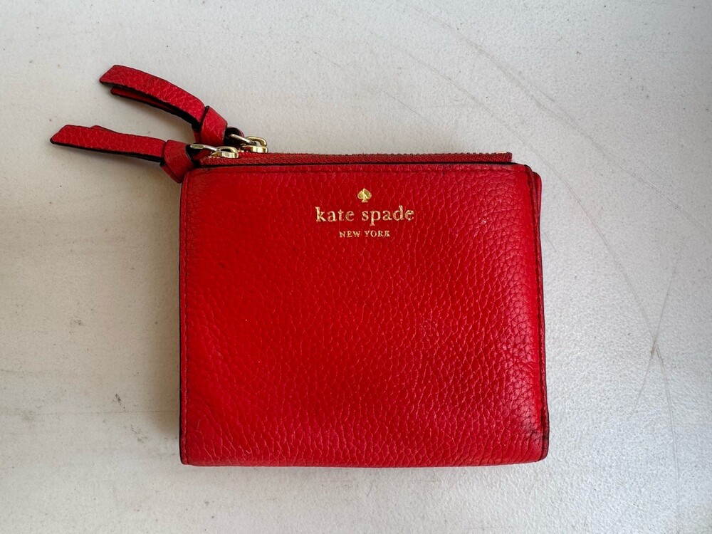 kate spade new york Women’s Solid Logo L-Zip Bifold Wallet Red ID Window